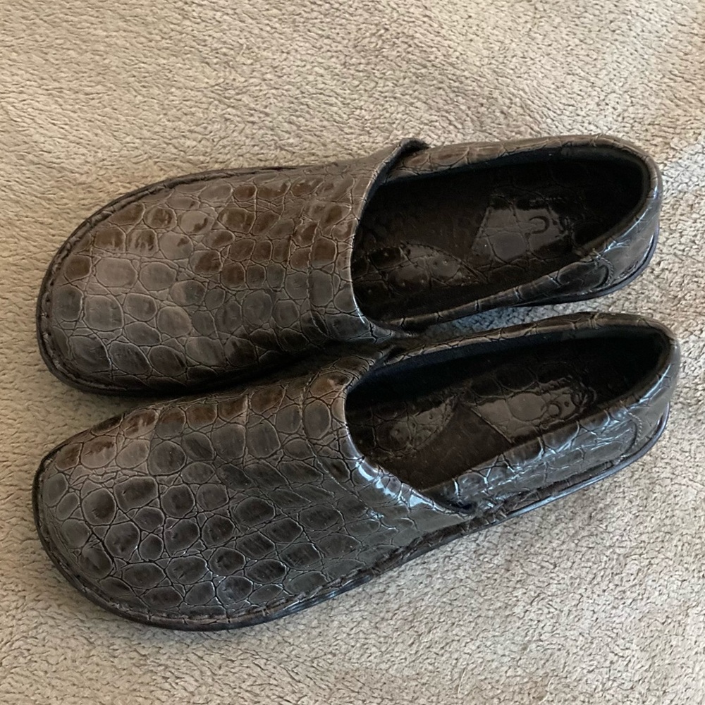 B. O. C. Black Pebbled Clogs - image 3